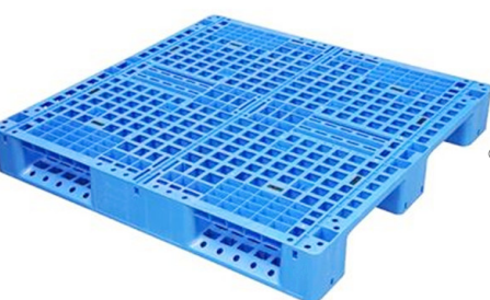 平板川字塑料托盤在運(yùn)輸時(shí)具備哪些優(yōu)勢